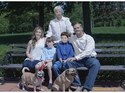 Sewa Fotografer, Foto Keluarga Ini Malah Jadi Hancur