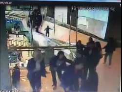 Video: Detik-detik Ambruknya Selasar Tower II BEI