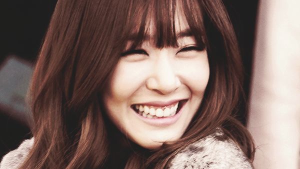 Foto: 10 Artis Korea yang Senyumnya Paling Bisa Mengalihkan Duniamu