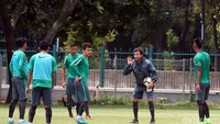 Latihan dipimpin langsung pelatih Luis Milla.