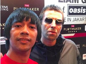 Foto Bareng Liam Gallagher, Rian DMASIV Menunggu Sejak Pagi Foto Bareng Liam Gallagher, Rian DMASIV Menunggu Sejak Pagi