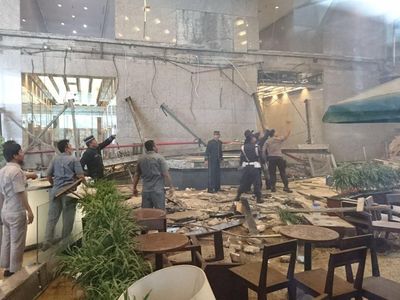 Foto: Hancur Berantakan, Begini Suasana Bagian Dalam Tower II BEI