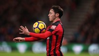 Adam Smith tampil gemilang menyisir sisi kanan kala Bournemouth menumbangkan Arsenal. Dia mencatatkan satu tembakan tepat target, empat dribel sukses, tiga tekel sukses dari tiga percobaan, dan akurasi umpan sebesar 81%. (Foto: Catherine Ivill/Getty Images)