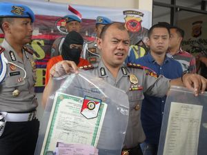 Jual Ijazah Palsu Rp 200 Ribu/Lembar, Ompong Ditangkap