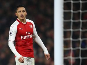 Smalling Sambut Kedatangan Sanchez