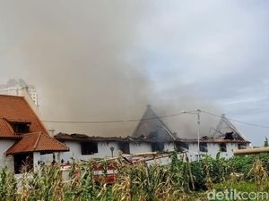 Sejumlah Barang Koleksi di Museum Bahari Terbakar Sejumlah Barang Koleksi di Museum Bahari Terbakar