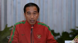 Foto: Saat Jokowi Pimpin Rapat Terbatas Pakai Jaket Timnas
