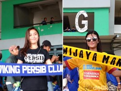 Kaum Hawa pun Tak Ketinggalan Nonton Persib vs Sriwijaya FC