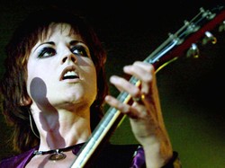 Mengenang Dolores ORiordan Sang Pemilik Suara Unik