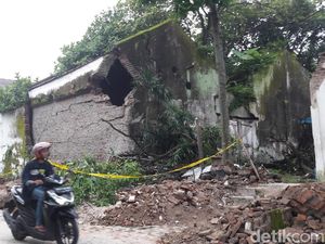 Penampakan Tembok Keraton Surakarta yang Ambrol Tadi Malam