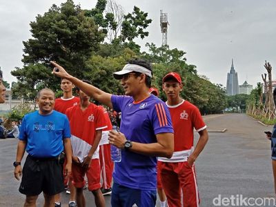 Potret Sandiaga Lari Pagi Jajal GBK Baru