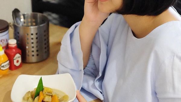 Gemas! Begini Pose Cantik Putri Titian Bersama Makanan