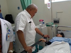 Gubernur Sumsel Jenguk Korban Selasar BEI Ambruk di RS Jakarta