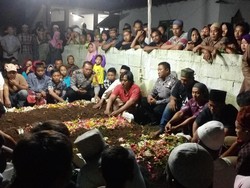 Jenazah 3 Anak yang Diajak Ibunya Bunuh Diri Dimakamkan Berdekatan