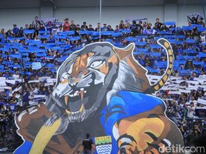 Koreografi Maung Bandung Ramaikan Laga Perdana Piala Presiden 2018