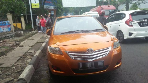  Dagelan Gak  Cuma Orang yang Bermuka Dua Mobil  Juga 