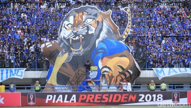 Koreografi Maung Bandung Ramaikan Laga Perdana Piala 