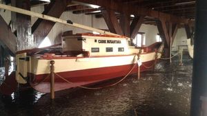 Perahu-perahu Klasik dan Genangan Air di Museum Bahari Pasca Kebakaran