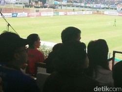 Didampingi Wiranto Sampai Luhut, Jokowi Saksikan Laga Piala Presiden