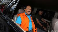 Jadi Tersangka KPK, Fredrich Yunadi Masih Bisa Tersenyum