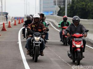 Pakai Jaket Terbalik Saat Naik Motor Bahaya, Lho! Pakai Jaket Terbalik Saat Naik Motor Bahaya, Lho!