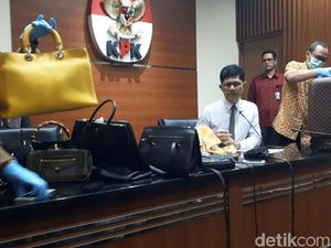 Diduga Hasil Pencucian Uang, KPK Sita 40 Tas Bermerek Bupati Rita