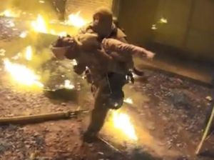 Dramatis, Petugas Pemadam Tangkap Bocah yang Dilempar dari Lantai 3