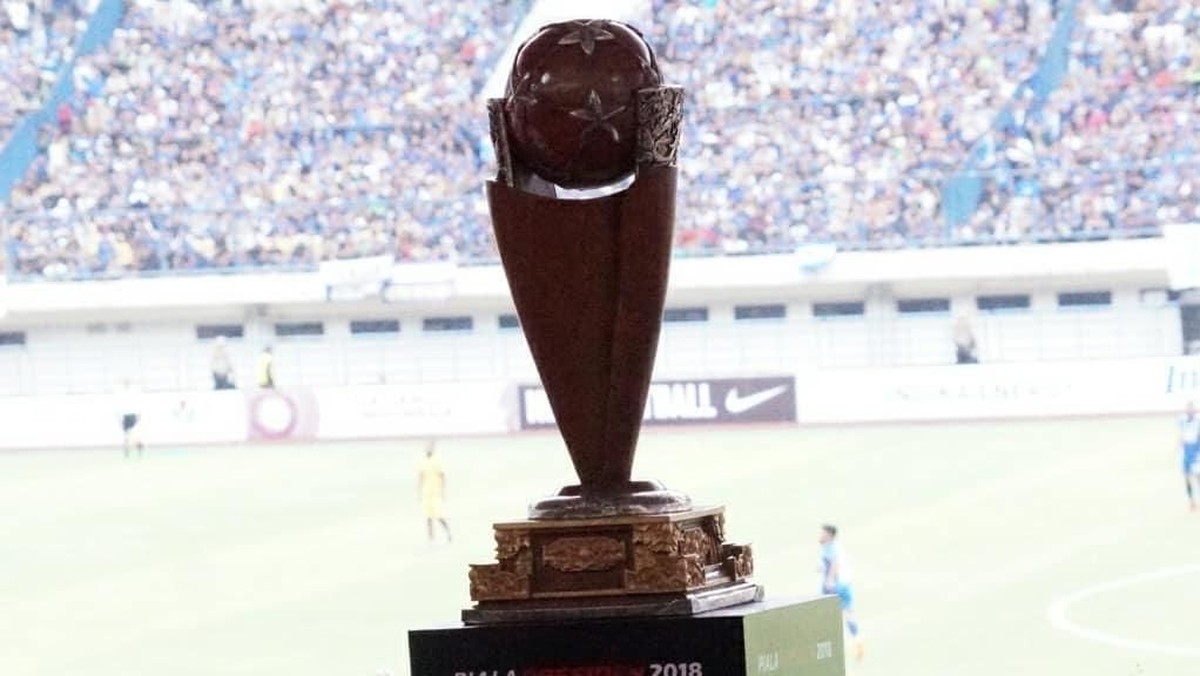 Trofi Piala Presiden (Foto: dok. Instagram Seskab)