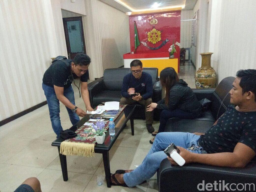 Wanita di Kalbar Ini Jadi Agen Judi Online Beromzet Rp 2 Miliar Wanita di Kalbar Ini Jadi Agen Judi Online Beromzet Rp 2 Miliar