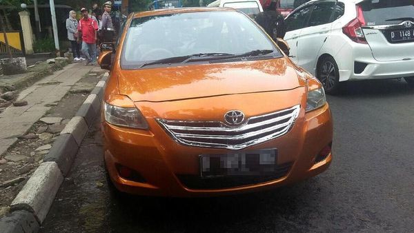 Foto: Mobil Bermuka Dua Gegerkan Bandung