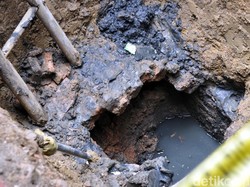 Warga Sukabumi Heboh Temukan Bungker Saat Gali Septic Tank