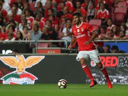Inter Pinjam Lisandro Lopez dari Benfica