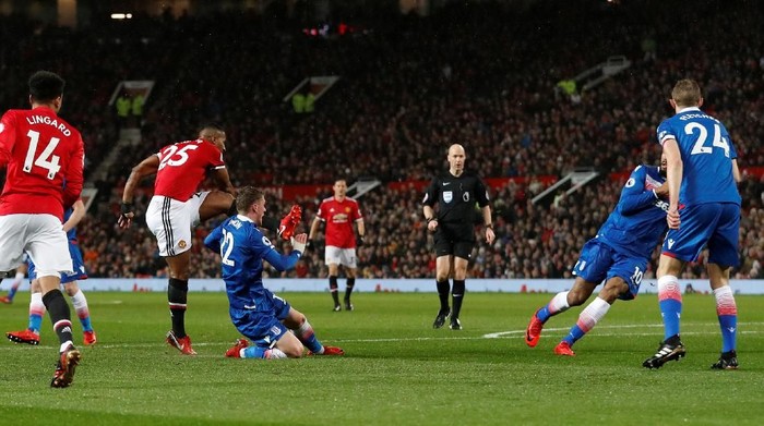 Gol Istimewa Valencia untuk MU