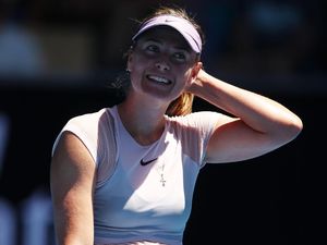 Ademnya Senyum Sharapova di Bawah Terik Matahari Melbourne