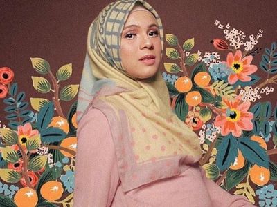 5 Artis Jual Scarf Bermotif yang Tren untuk Hijabers
