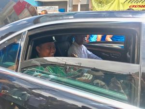 Momen Jokowi Semobil dengan Bupati Uu Ruzhanul