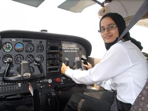 Inspiratif, Fatima Anak Tukang Roti Jadi Pilot Berhijab Pertama India Inspiratif, Fatima Anak Tukang Roti Jadi Pilot Berhijab Pertama India