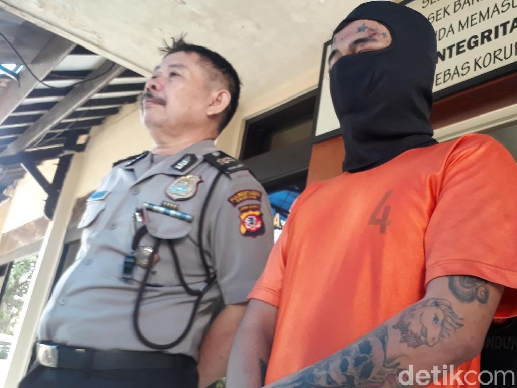 Kernet Angkot Bandung Koma Disiksa Pria Bertato Kepala Kuda Kernet Angkot Bandung Koma Disiksa Pria Bertato Kepala Kuda