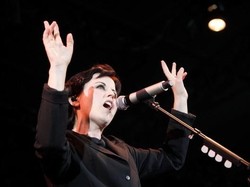 #RIPDoloresORiordan, Vokalis The Cranberries Meninggal Dunia