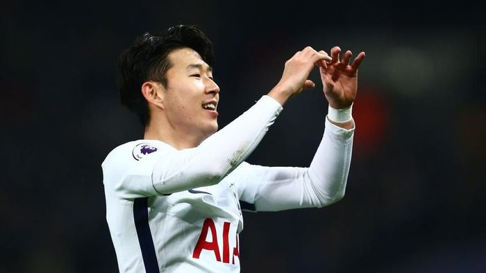 Son Heung-min, winger Tottenham Hotspur, juga sempat mendapat aksi serupa oleh suporter, saat Tottenham dikalahkan Manchester United Januari lalu. Seorang jurnalis yang melaporkannya, yang kemudian diselidiki oleh klub. Son padahal tampil oke musim ini dengan mencetak 16 gol dari 38 laga. (Foto: Jordan Mansfield/Getty Images)