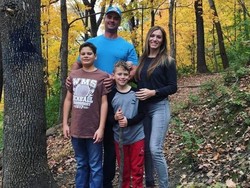 Viral, Foto Keluarga yang Bayar Fotografer Mahal tapi Hasilnya Aneh