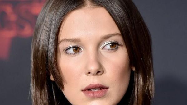 Transformasi Rambut Eleven Stranger Things, Dulu Cepak Kini Cantik Feminin