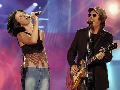Melihat Lagi Aksi Panggung Vokalis The Cranberries Dolores ORiordan