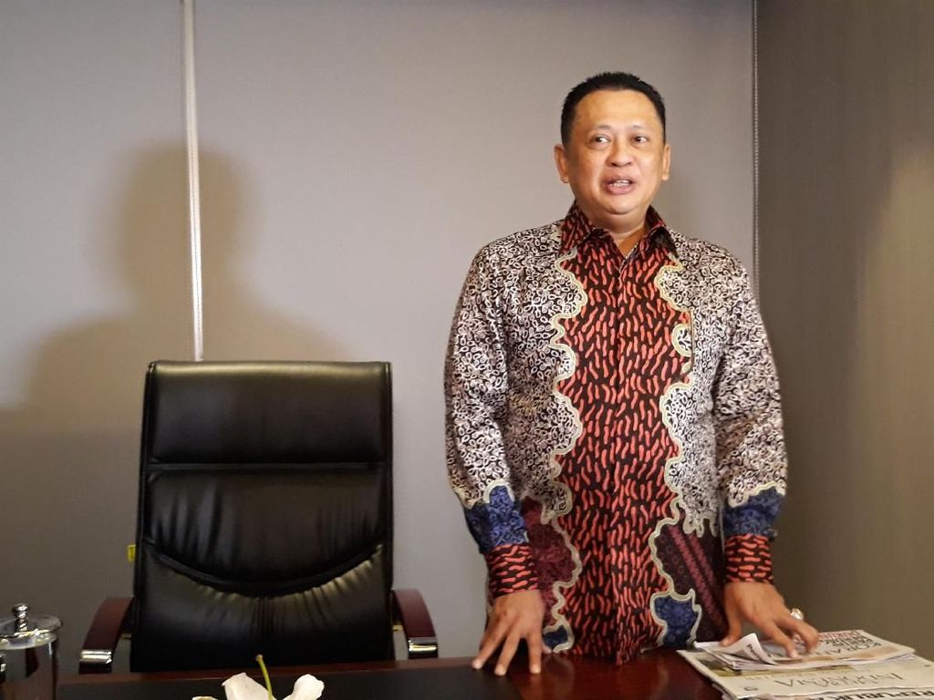 Melihat Ruangan Kerja Bamsoet yang Sudah Bersih dari Barang Novanto Melihat Ruangan Kerja Bamsoet yang Sudah Bersih dari Barang Novanto