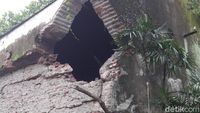 Foto: Tembok Keraton Surakarta yang Ambruk dan Timpa Warung