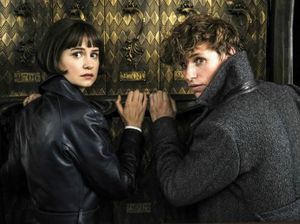 Warner Bros Rilis Foto Terbaru Produksi Sekuel Fantastic Beasts Warner Bros Rilis Foto Terbaru Produksi Sekuel Fantastic Beasts