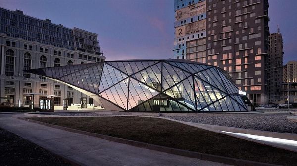 Bangunan Unik Ini Ternyata Pom Bensin Lho