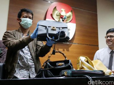 Foto: Tas-tas Bupati Rita yang Diduga Pencucian Uang: LV Hingga Gucci
