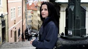 Siapakah Dolores ORiordan di Luar The Cranberries?