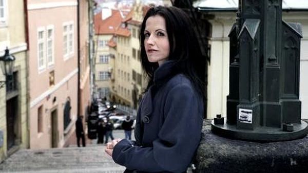Siapakah Dolores ORiordan di Luar The Cranberries?